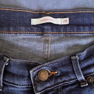 Size 28 Levi women’s jeans